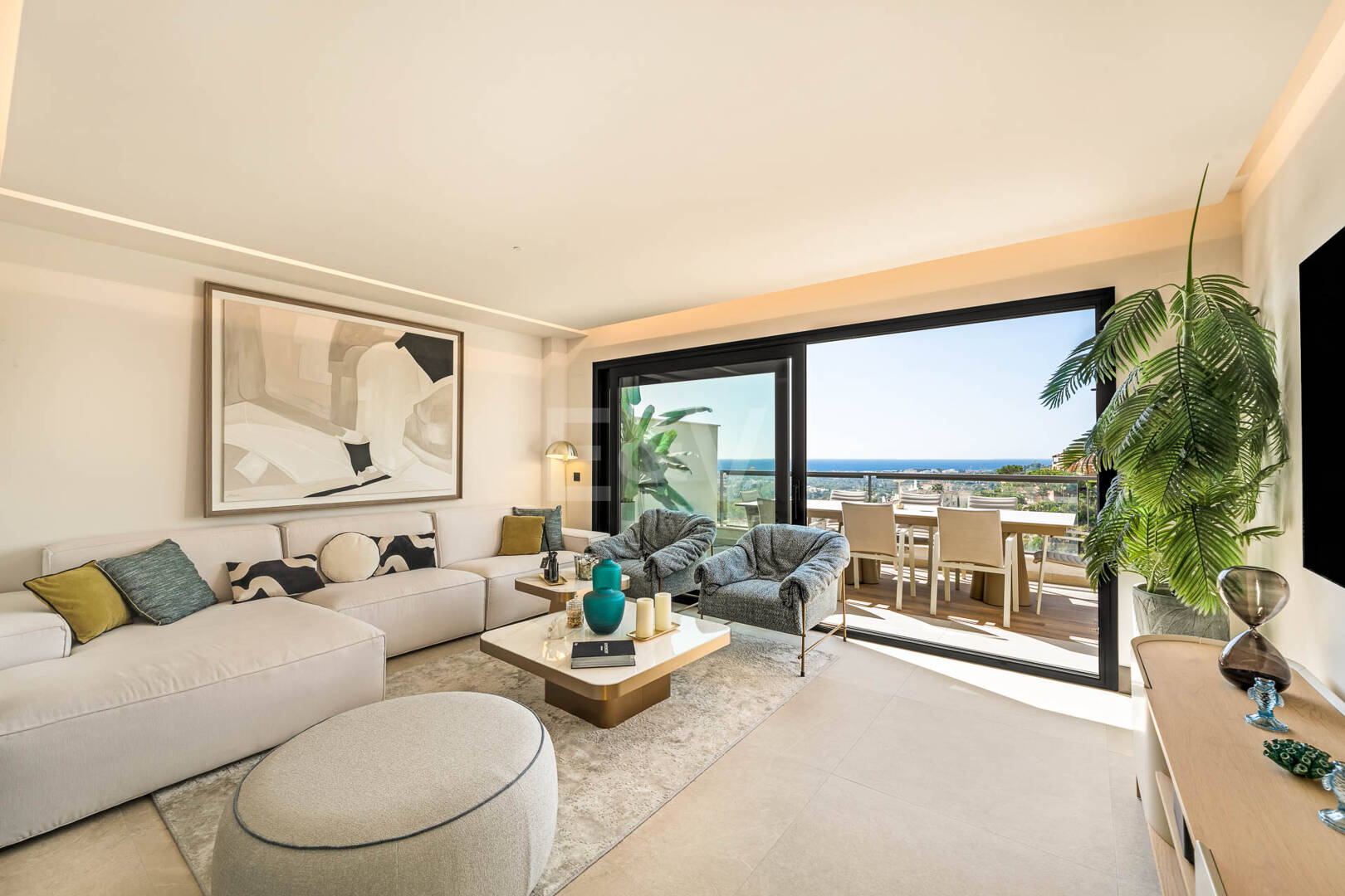 Lyx Duplex Penthouse med panoramautsikt över havet i Marbella Lake