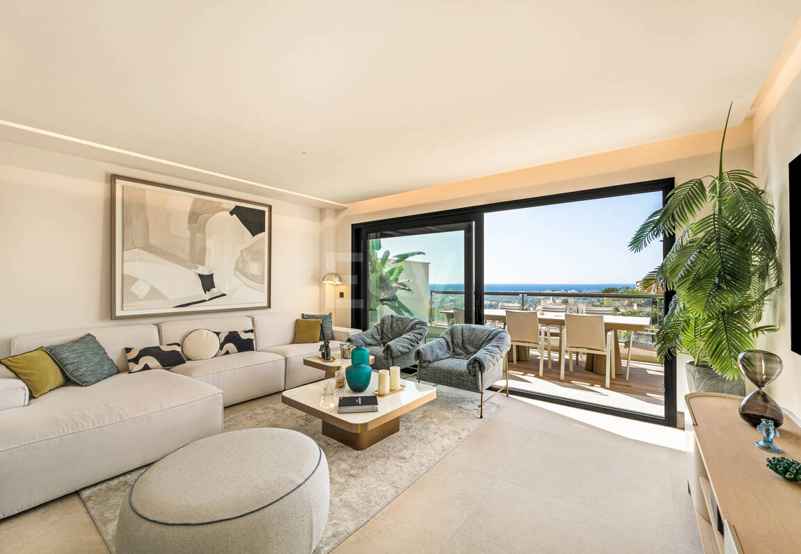 Lyx Duplex Penthouse med panoramautsikt över havet i Marbella Lake
