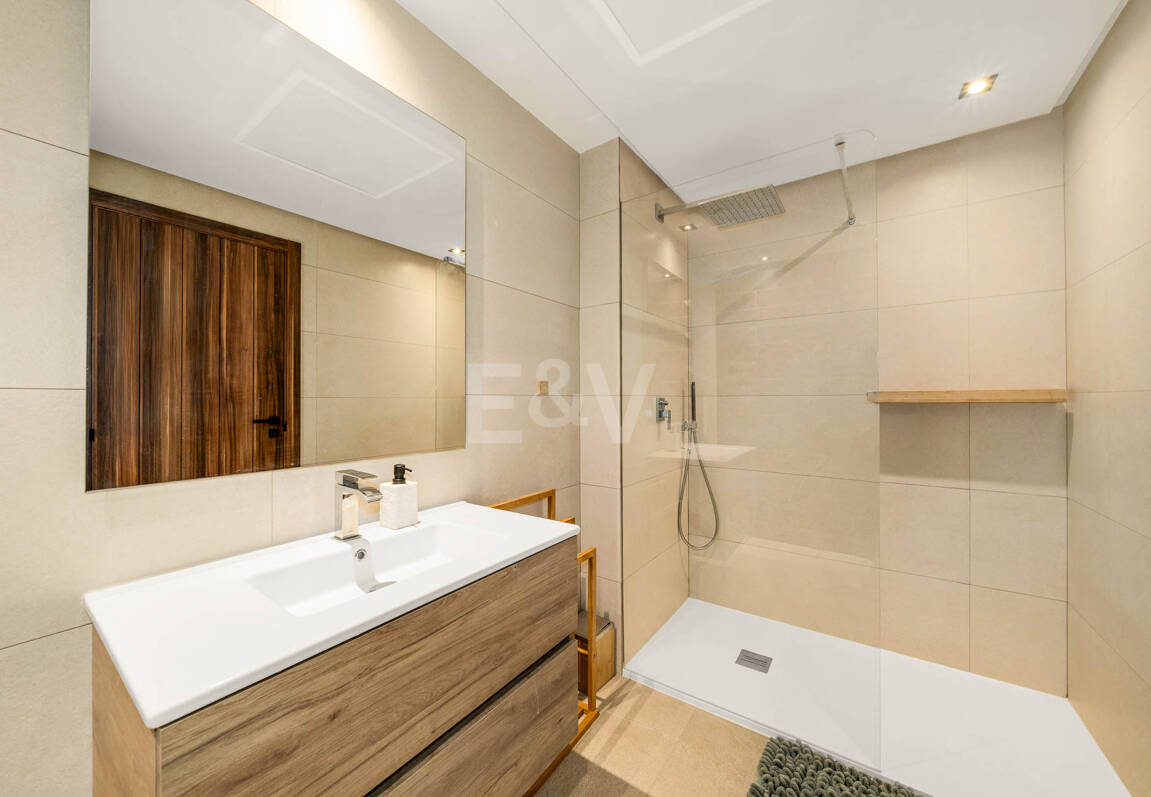 Lyx Duplex Penthouse med panoramautsikt över havet i Marbella Lake