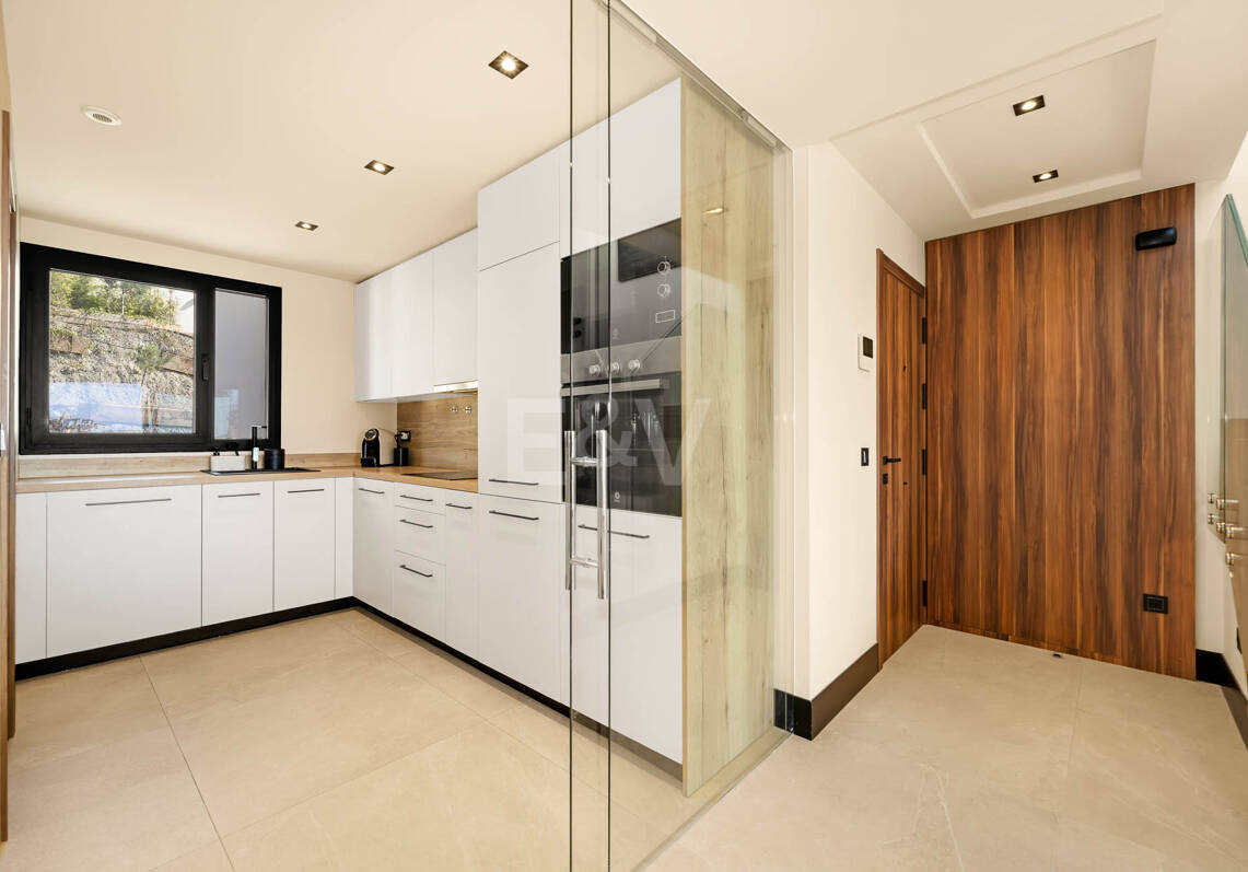 Luksusowy apartament Duplex z widokiem na morze panoramiczne w Marbella Lake, Nueva Andalucia