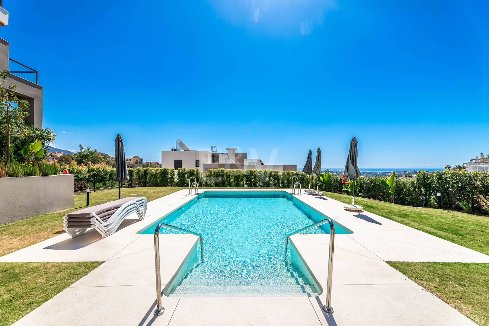 Lyx Duplex Penthouse med panoramautsikt över havet i Marbella Lake