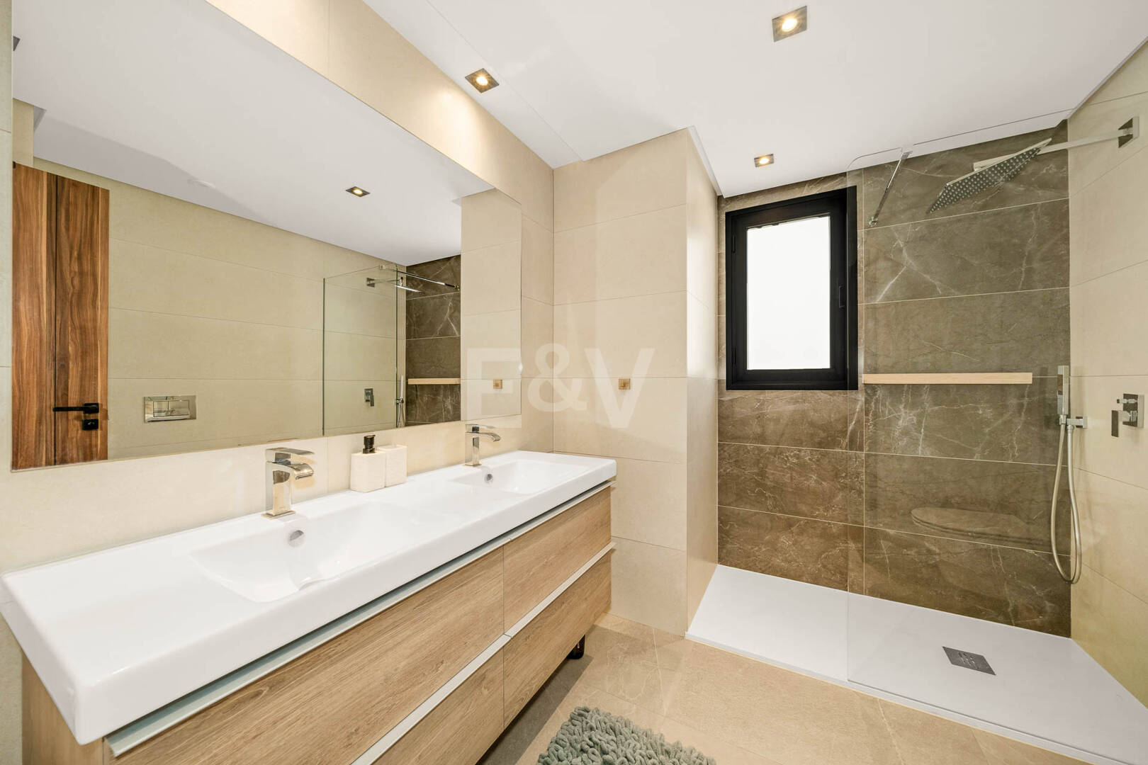 Lyx Duplex Penthouse med panoramautsikt över havet i Marbella Lake