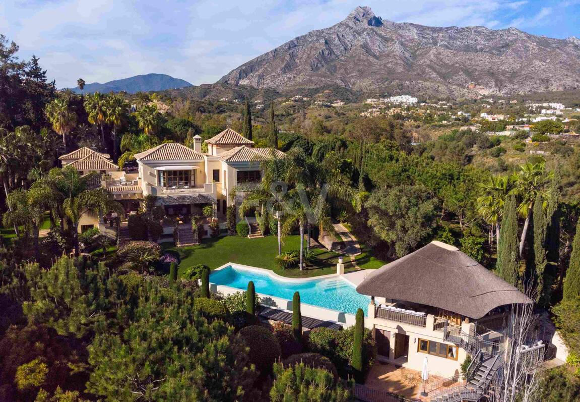 Mediterrane Wald-Oase mit zeitloser andalusischer Eleganz an Marbellas Goldener Meile