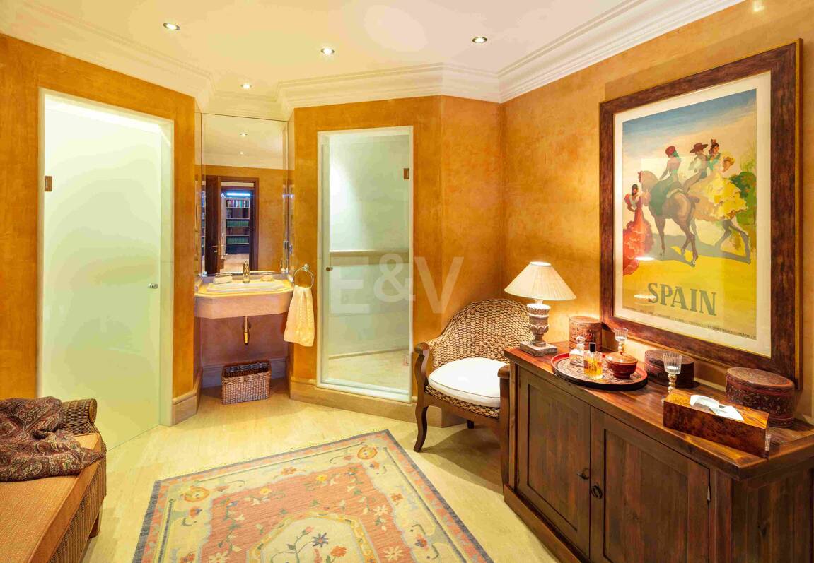 Mediterrane Wald-Oase mit zeitloser andalusischer Eleganz an Marbellas Goldener Meile