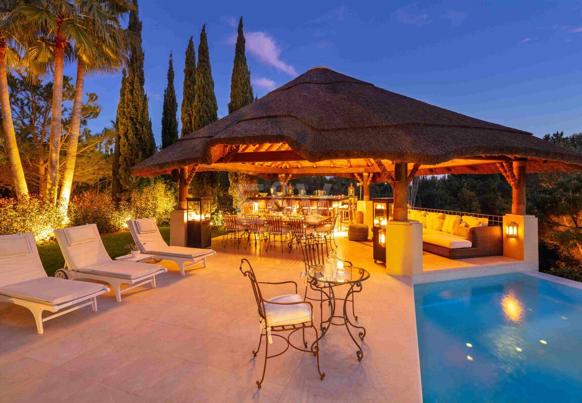Mediterrane Wald-Oase mit zeitloser andalusischer Eleganz an Marbellas Goldener Meile