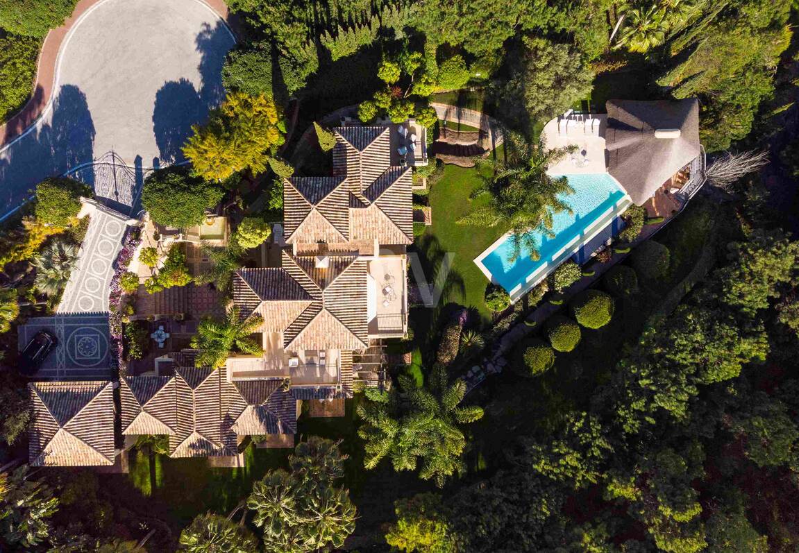Mediterrane Wald-Oase mit zeitloser andalusischer Eleganz an Marbellas Goldener Meile