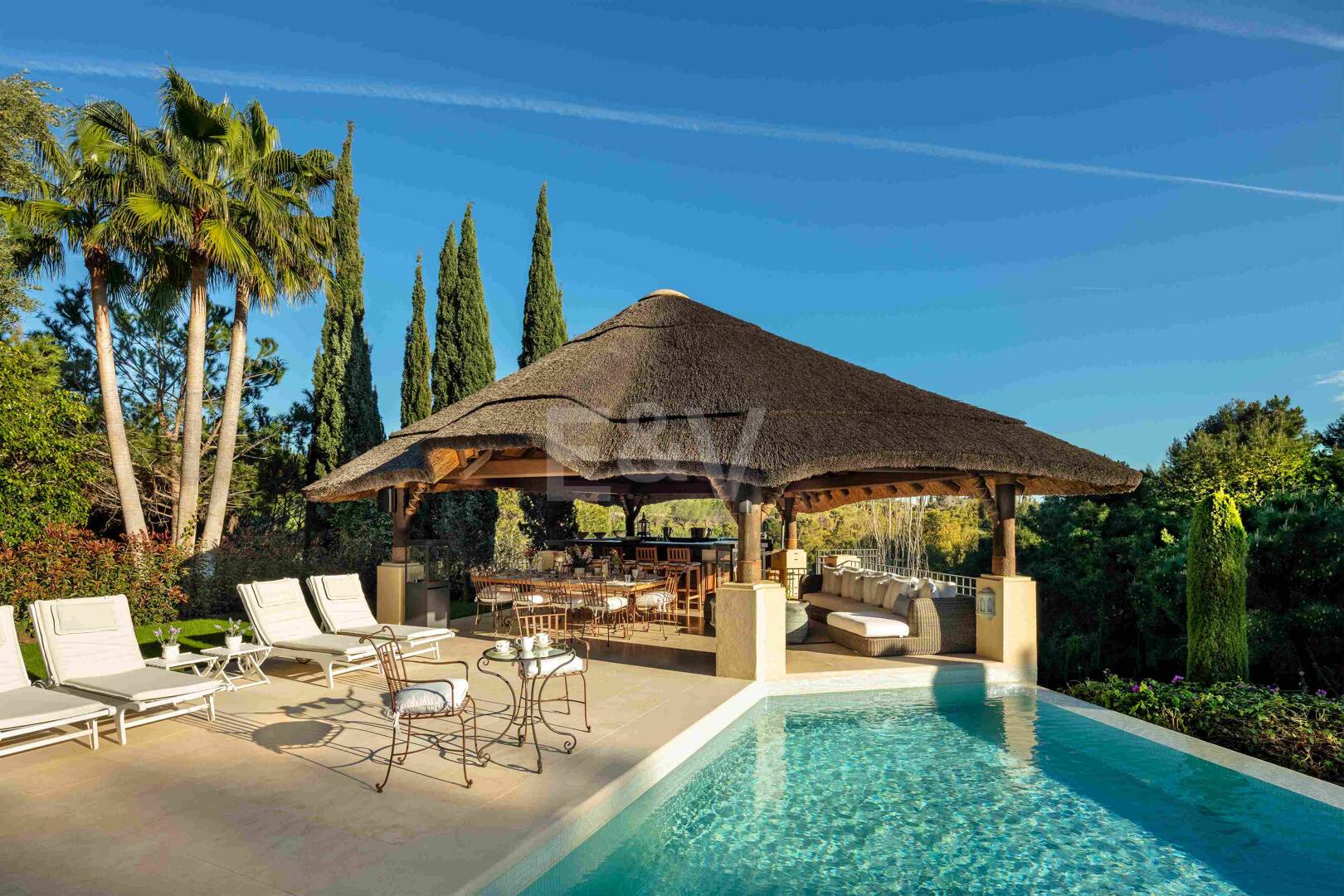 Mediterrane Wald-Oase mit zeitloser andalusischer Eleganz an Marbellas Goldener Meile
