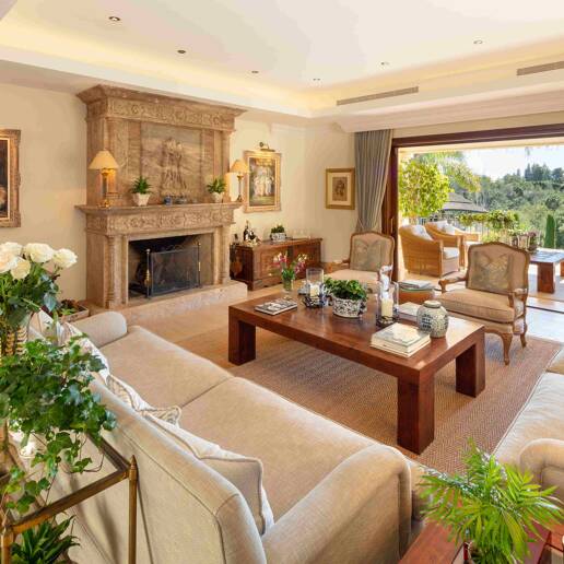 Mediterrane Wald-Oase mit zeitloser andalusischer Eleganz an Marbellas Goldener Meile