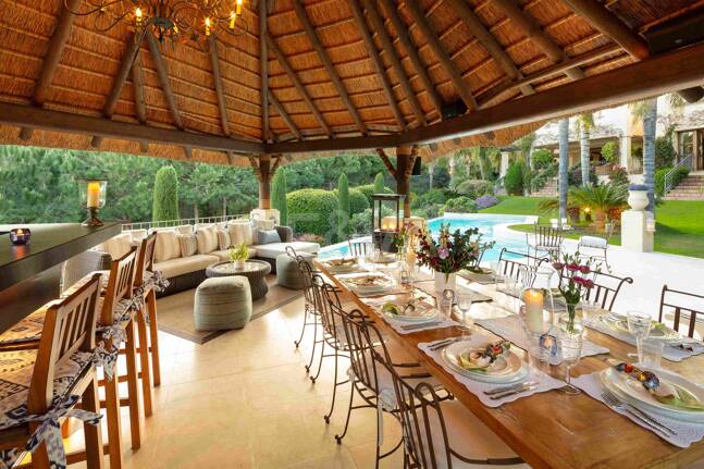 Mediterrane Wald-Oase mit zeitloser andalusischer Eleganz an Marbellas Goldener Meile