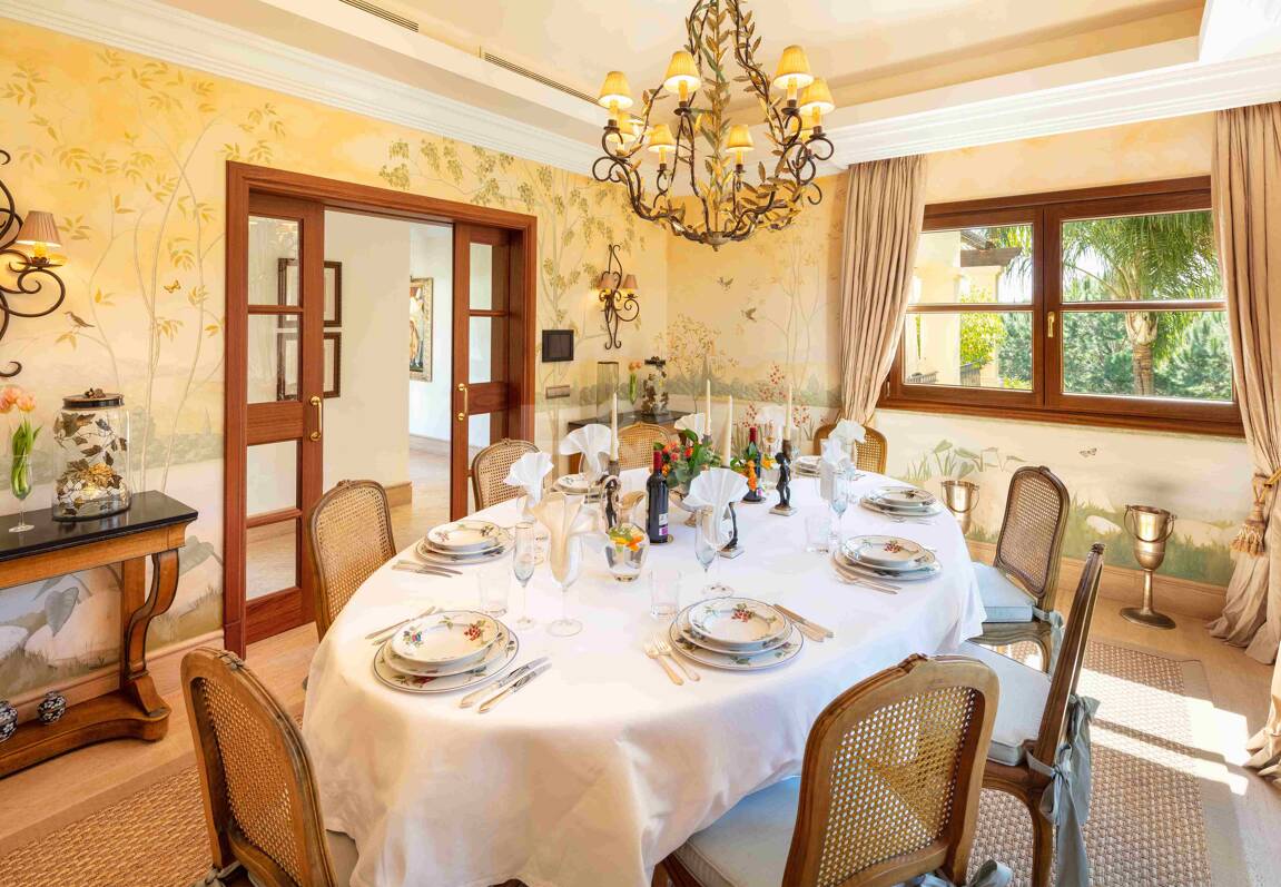 Mediterrane Wald-Oase mit zeitloser andalusischer Eleganz an Marbellas Goldener Meile