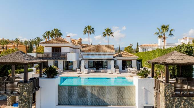 Villa contemporánea con vistas panorámicas en Los Flamingos Golf