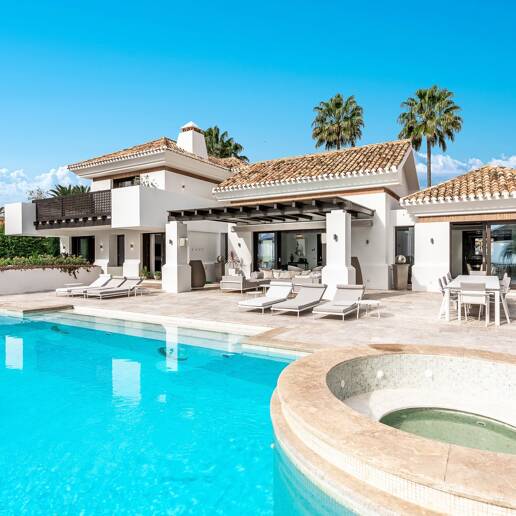 Contemporary Villa with Panoramic Views in Los Flamingos Golf