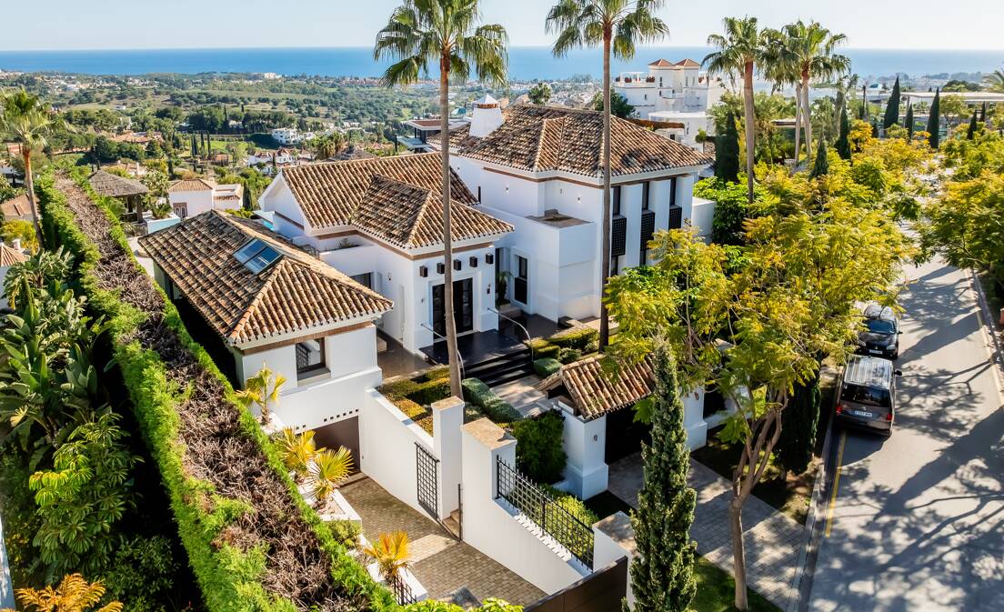 Zeitgenössische Villa mit Panoramablick in Los Flamingos Golf