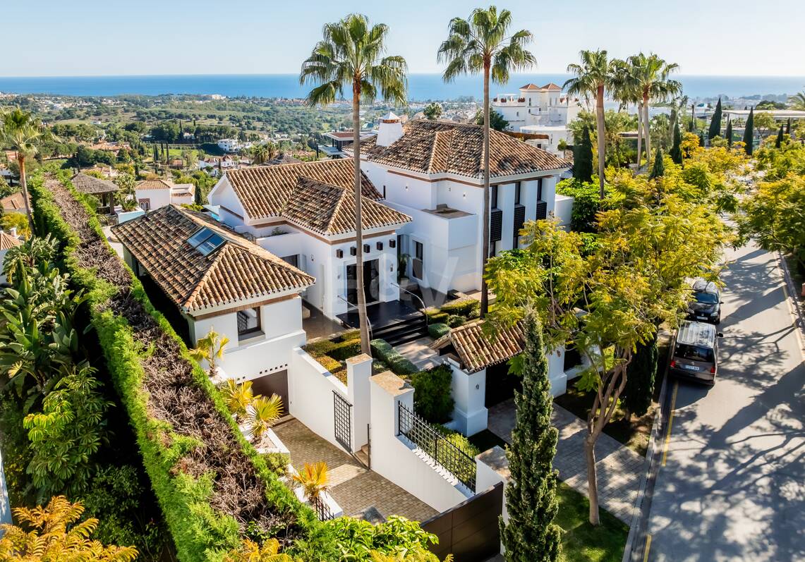 Zeitgenössische Villa mit Panoramablick in Los Flamingos Golf