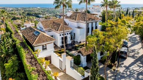 Contemporary Villa with Panoramic Views in Los Flamingos Golf