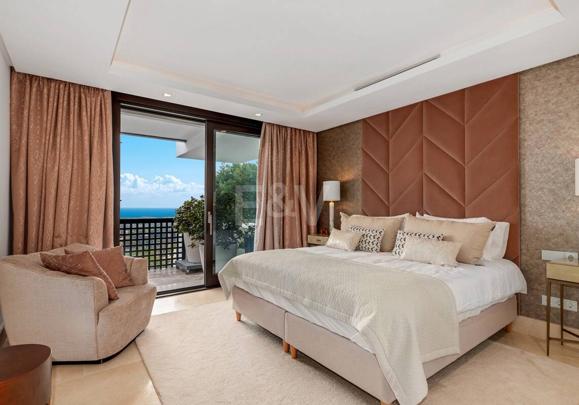 Zeitgenössische Villa mit Panoramablick in Los Flamingos Golf