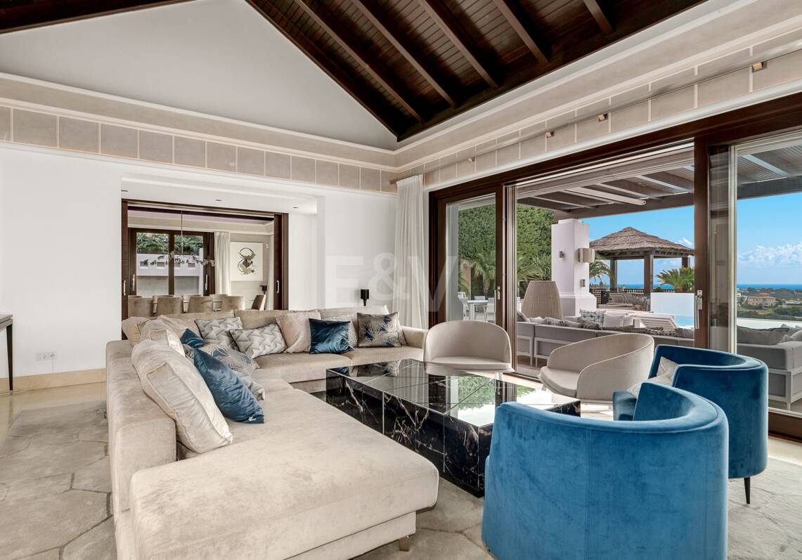 Zeitgenössische Villa mit Panoramablick in Los Flamingos Golf
