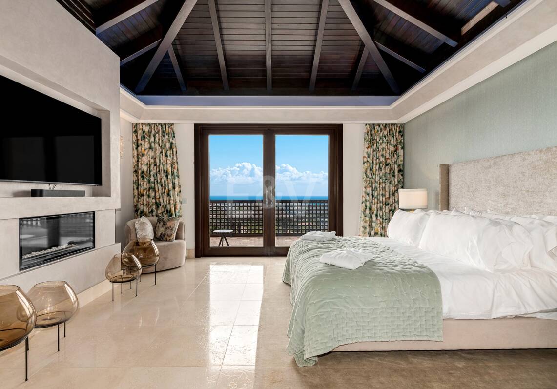 Zeitgenössische Villa mit Panoramablick in Los Flamingos Golf