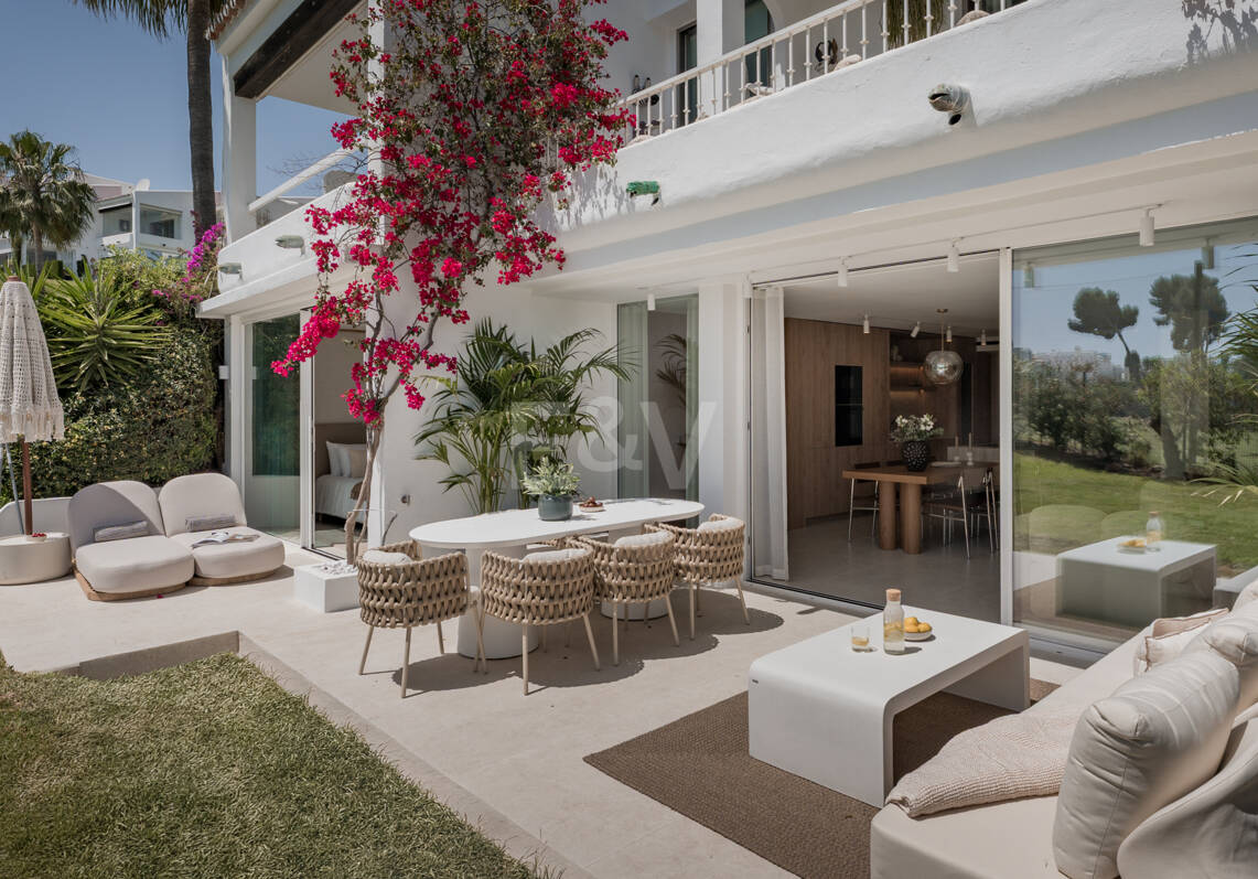 Sophisticated renovated apartment in the heart of Nueva Andalucia