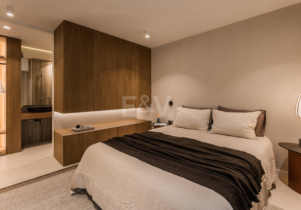 Sophisticated renovated apartment in the heart of Nueva Andalucia