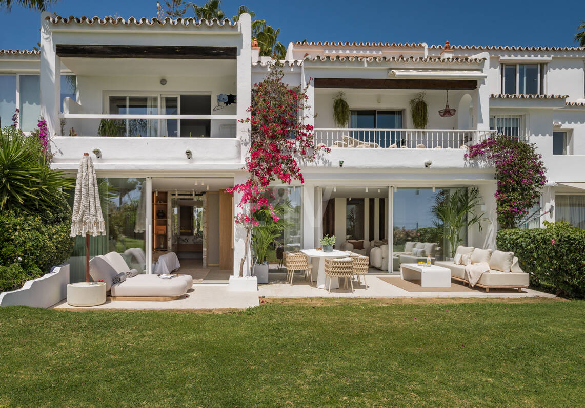 Sophisticated renovated apartment in the heart of Nueva Andalucia