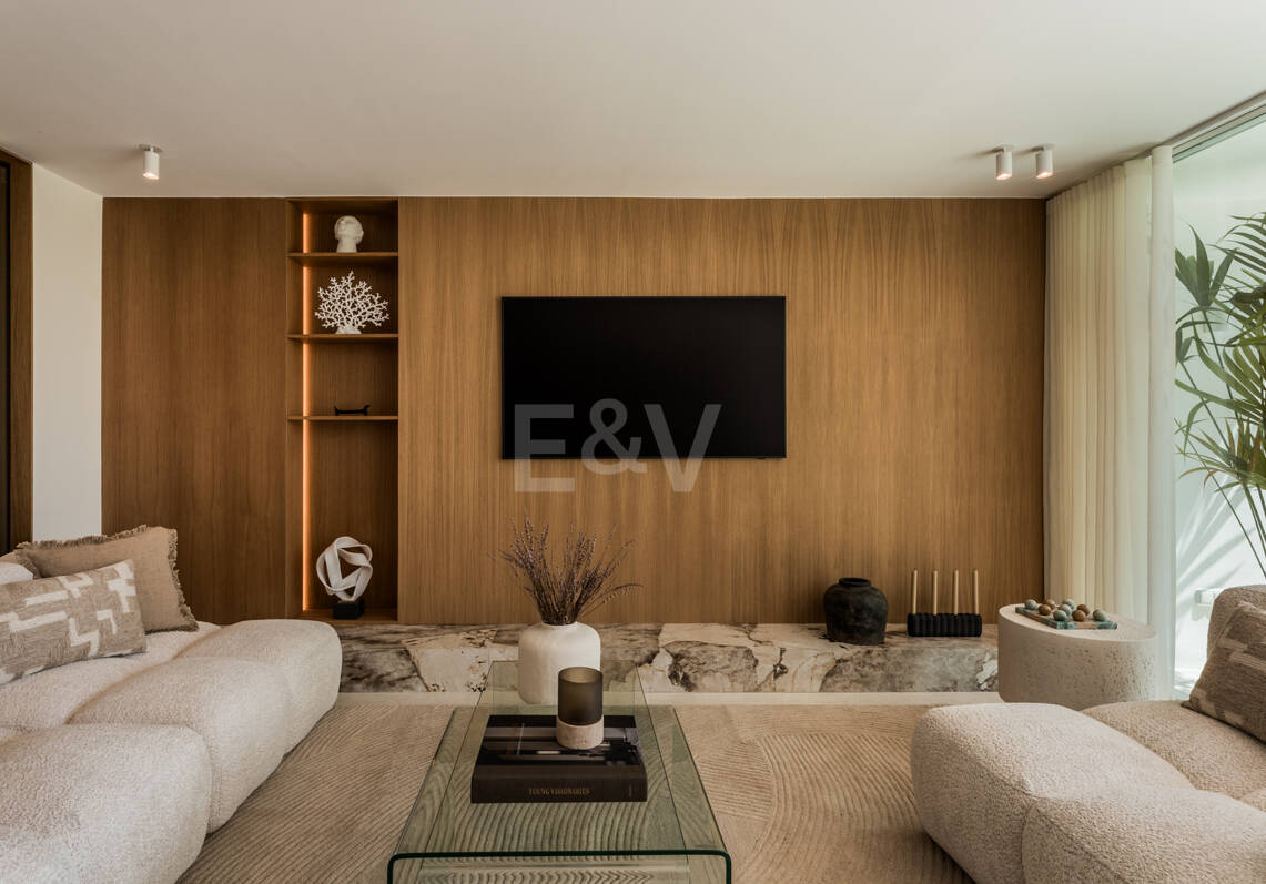 Sophisticated renovated apartment in the heart of Nueva Andalucia