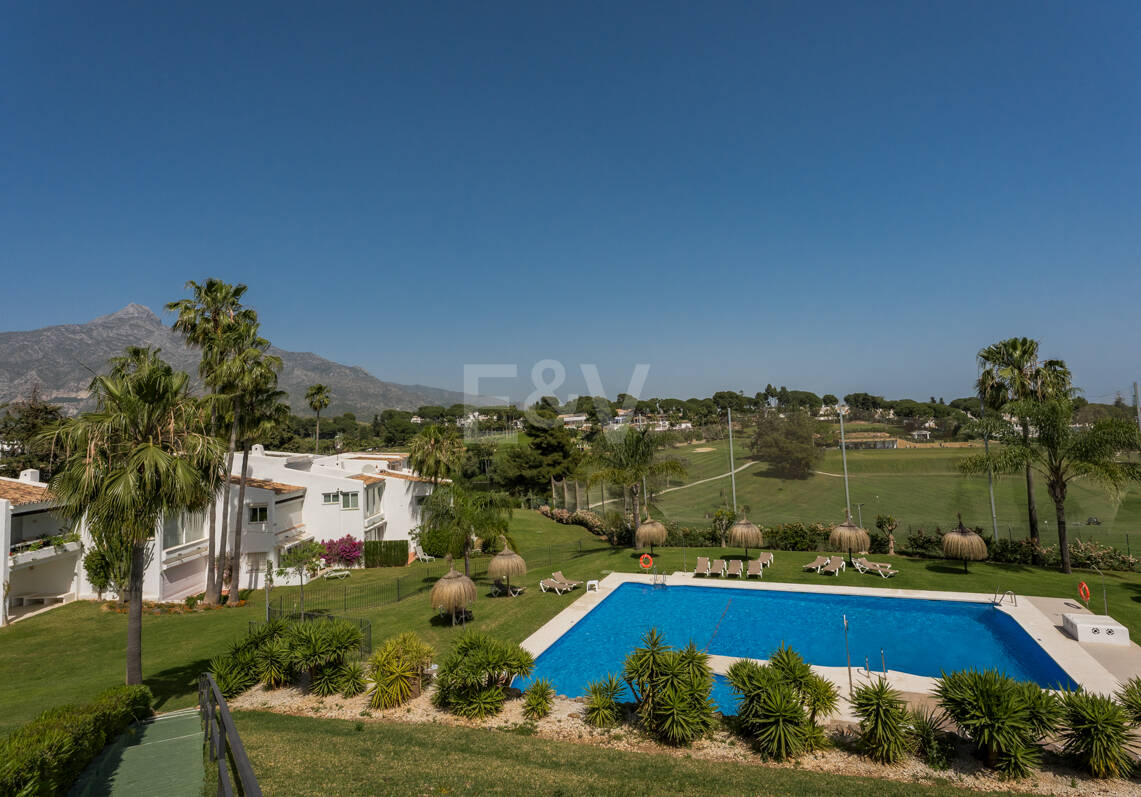 Sophisticated renovated apartment in the heart of Nueva Andalucia