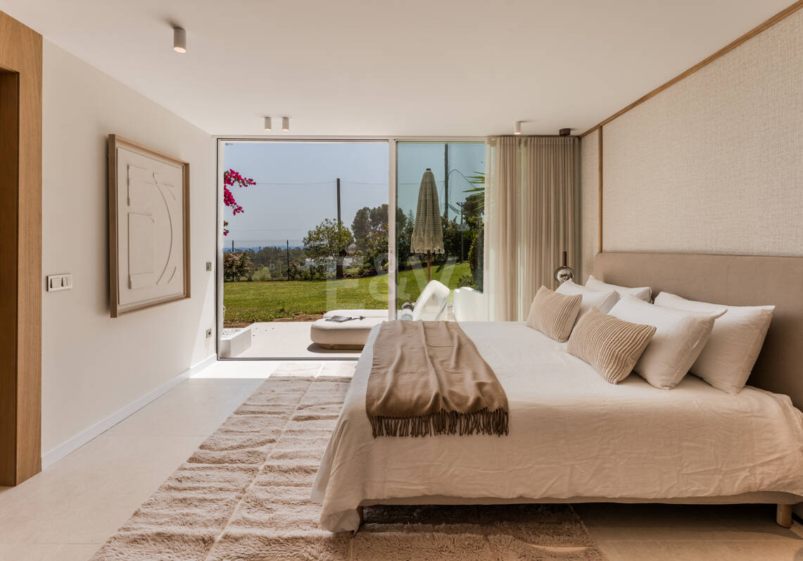 Sophisticated renovated apartment in the heart of Nueva Andalucia