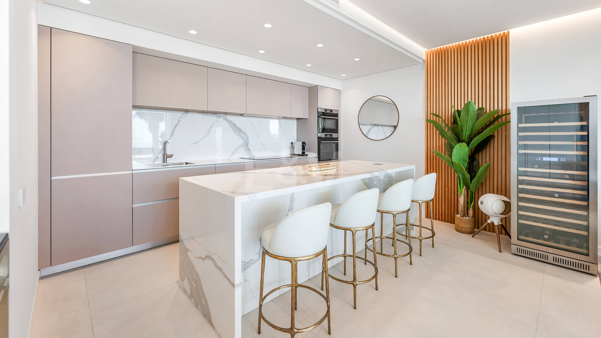 Bright Modern Apartment with Panoramic Mediterranean Views