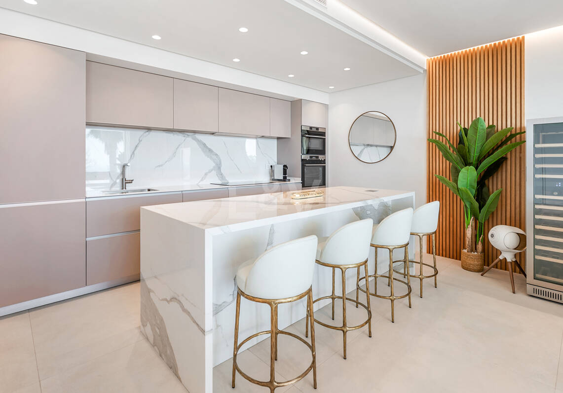 Bright Modern Apartment with Panoramic Mediterranean Views
