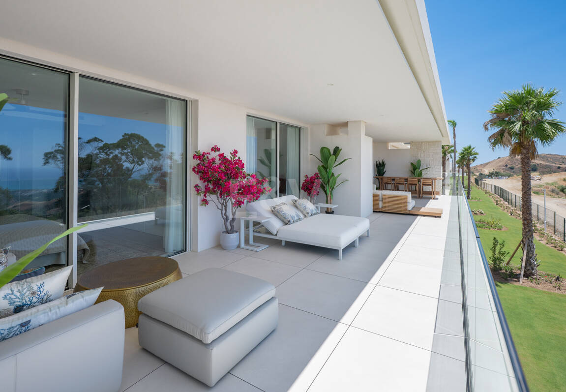 Bright Modern Apartment with Panoramic Mediterranean Views