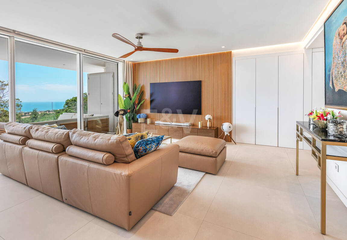 Bright Modern Apartment with Panoramic Mediterranean Views