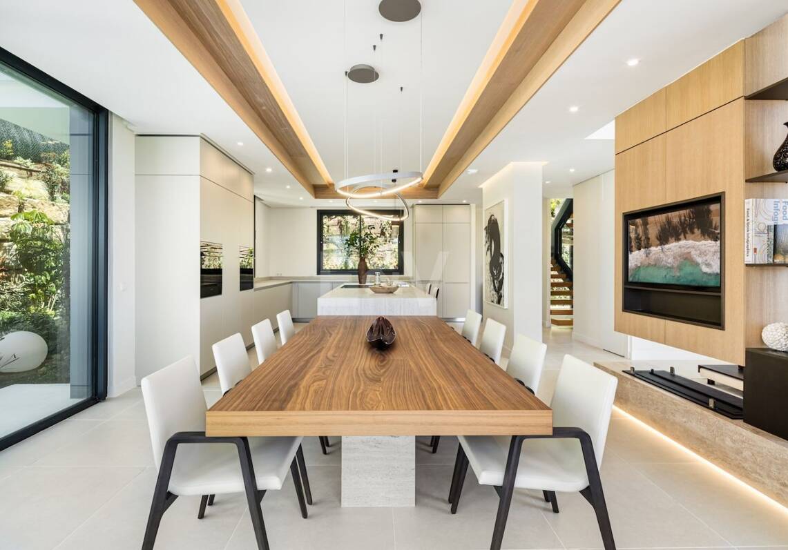 Villa design avec terrasse sur le toit offrant une vue sur la mer, espace bien-être et piscine privée à Río Real