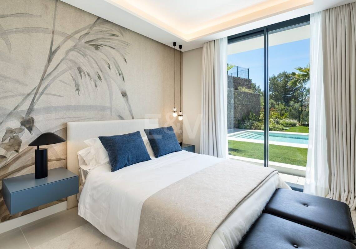 Villa design avec terrasse sur le toit offrant une vue sur la mer, espace bien-être et piscine privée à Río Real