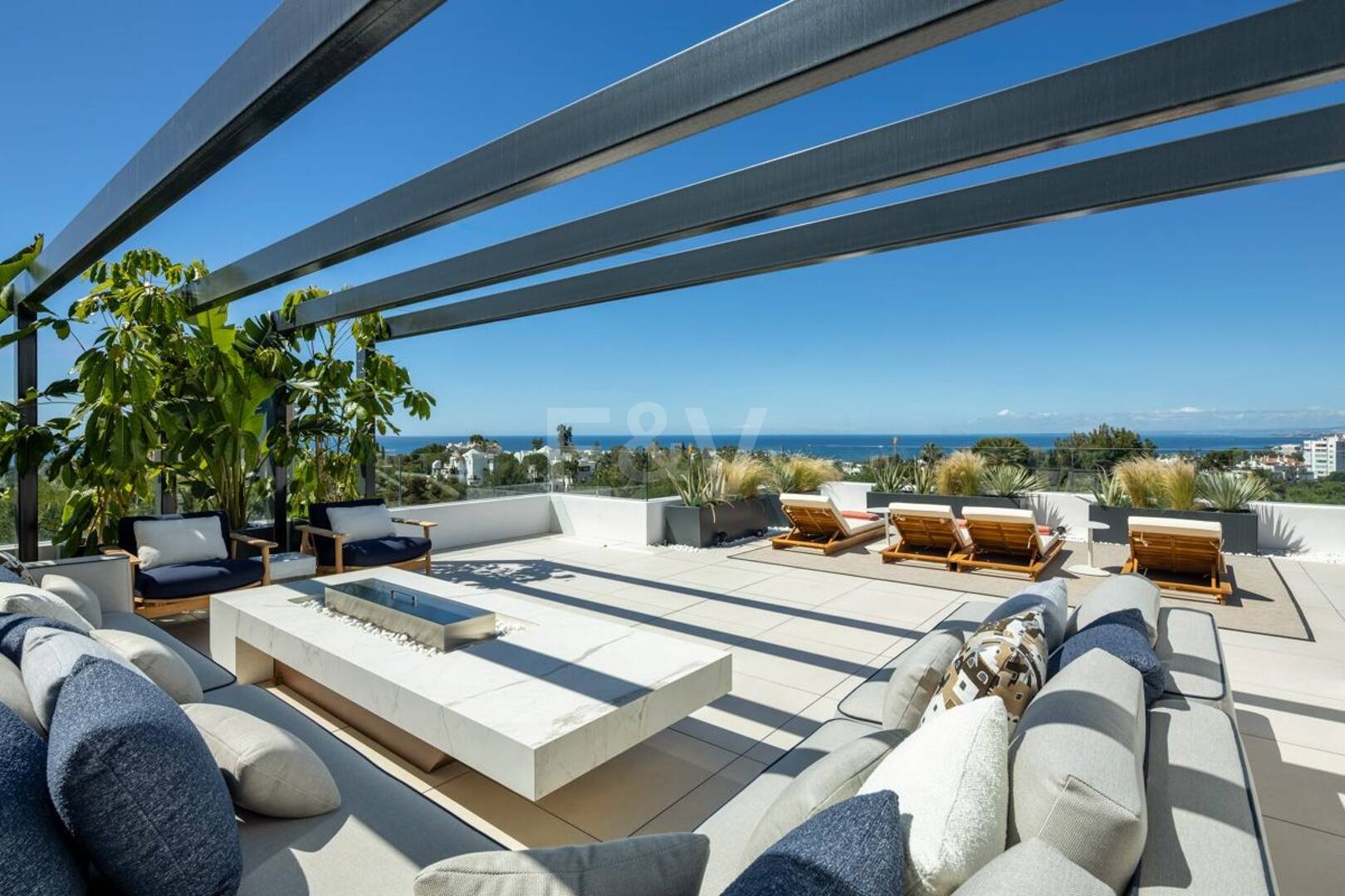 Designervilla med takterrass med havsutsikt, wellnessavdelning och privat pool i Río Real