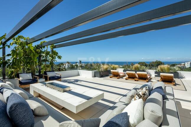 Designervilla med takterrass med havsutsikt, wellnessavdelning och privat pool i Río Real