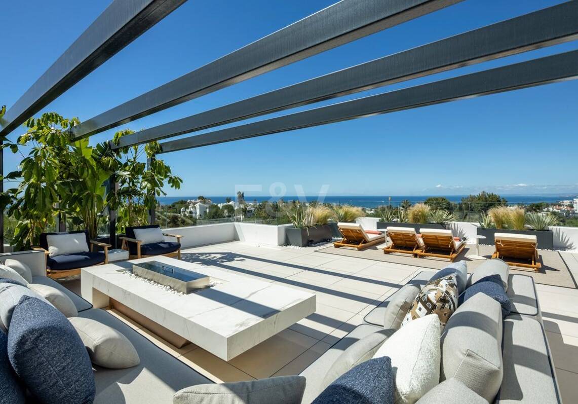 Villa design avec terrasse sur le toit offrant une vue sur la mer, espace bien-être et piscine privée à Río Real