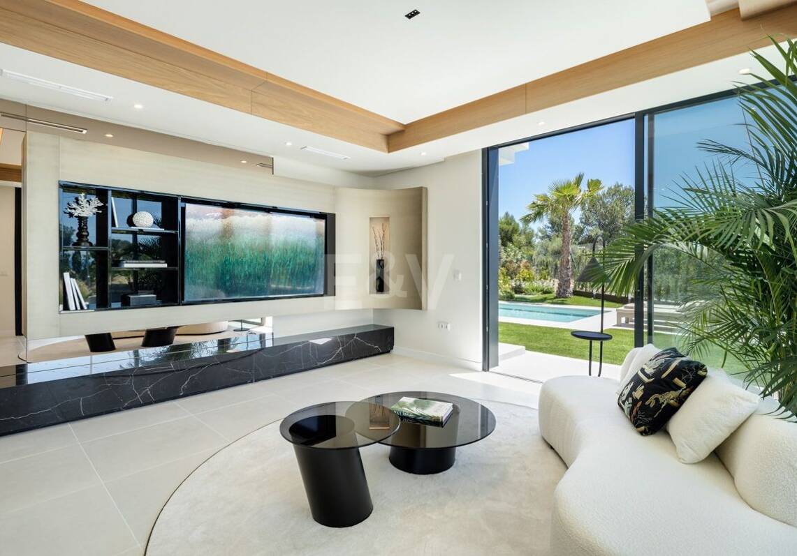Villa design avec terrasse sur le toit offrant une vue sur la mer, espace bien-être et piscine privée à Río Real
