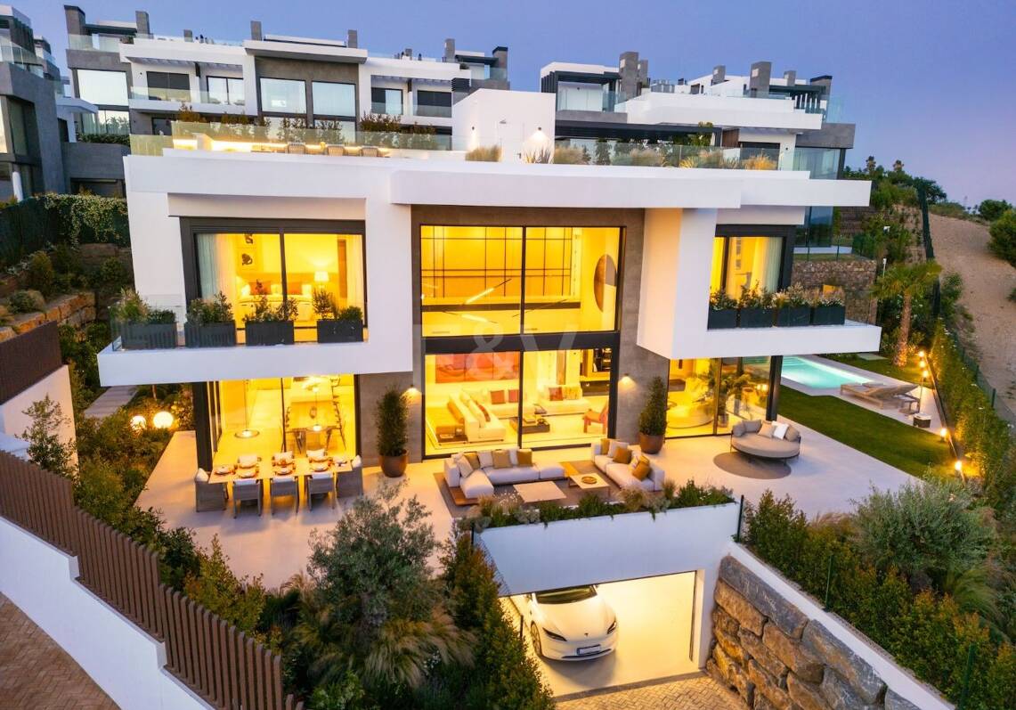 Villa design avec terrasse sur le toit offrant une vue sur la mer, espace bien-être et piscine privée à Río Real
