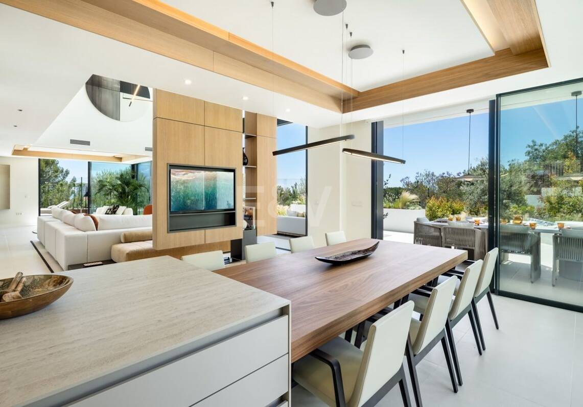 Villa design avec terrasse sur le toit offrant une vue sur la mer, espace bien-être et piscine privée à Río Real