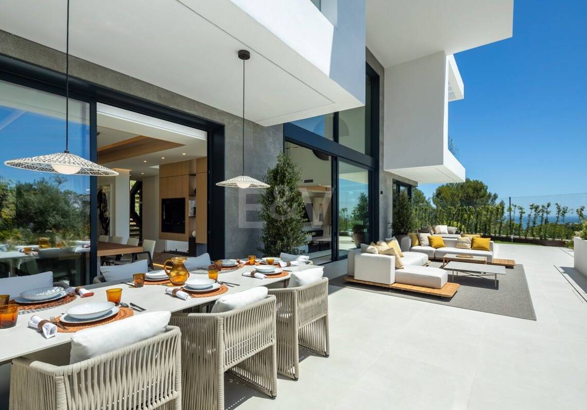 Villa design avec terrasse sur le toit offrant une vue sur la mer, espace bien-être et piscine privée à Río Real