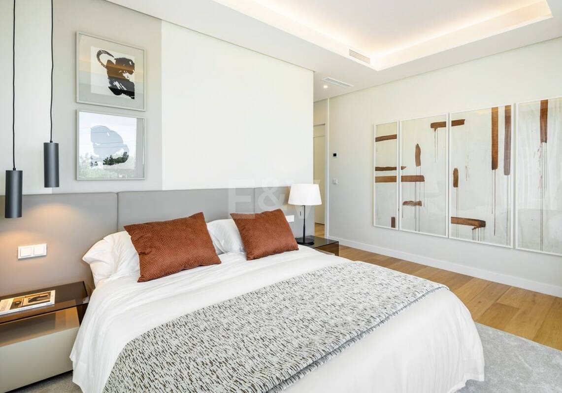 Villa design avec terrasse sur le toit offrant une vue sur la mer, espace bien-être et piscine privée à Río Real
