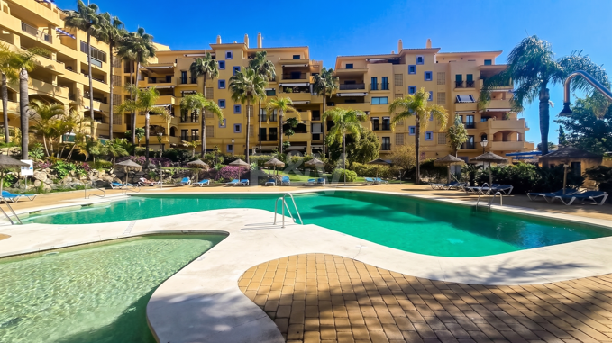 Beachside Lägenhet med Pool, Lush Gardens och Tourist Licence