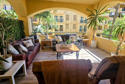 Beachside Apartment with Pool, Lush Gardens and Tourist Licence