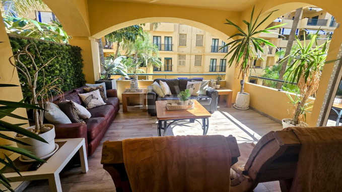 Beachside Lägenhet med Pool, Lush Gardens och Tourist Licence