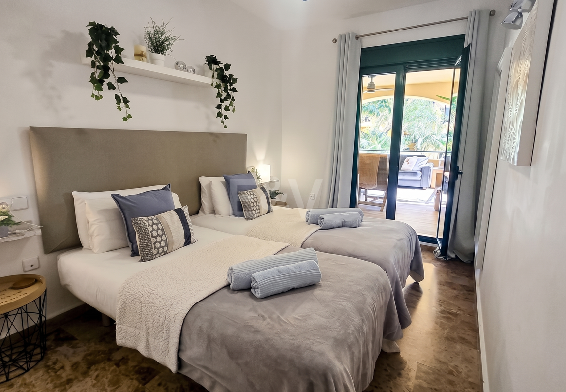 Beachside Apartment with Pool, Lush Gardens and Tourist Licence