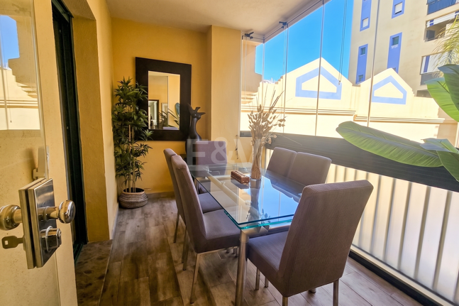 Beachside Apartment with Pool, Lush Gardens and Tourist Licence