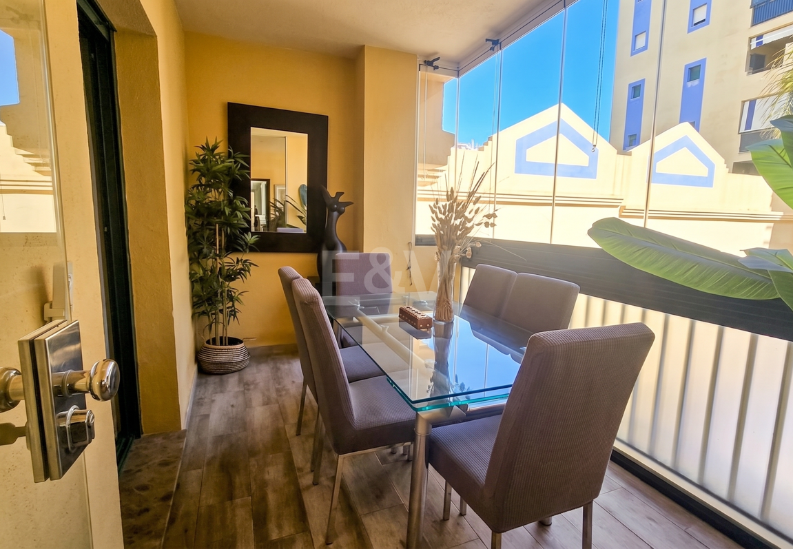 Beachside Apartment with Pool, Lush Gardens and Tourist Licence