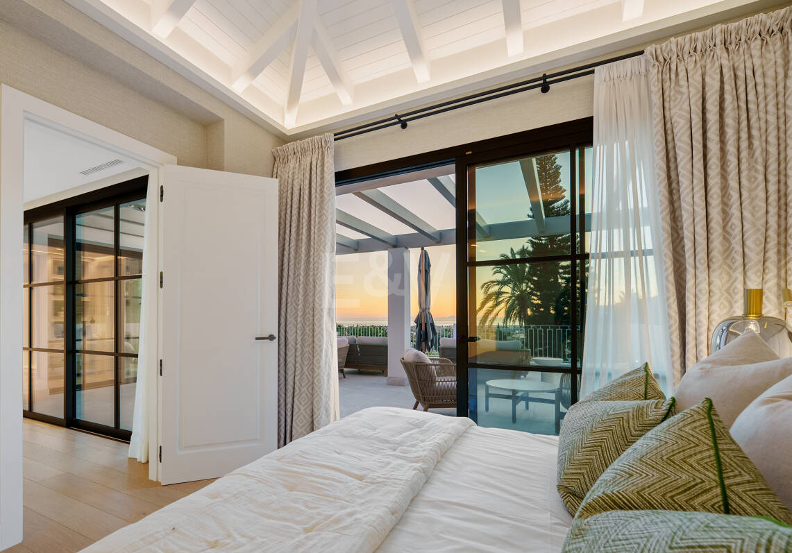 Villa de estilo Mediterránea muy refinado con vistas panorámicas al mar en El Herrojo, La Quinta