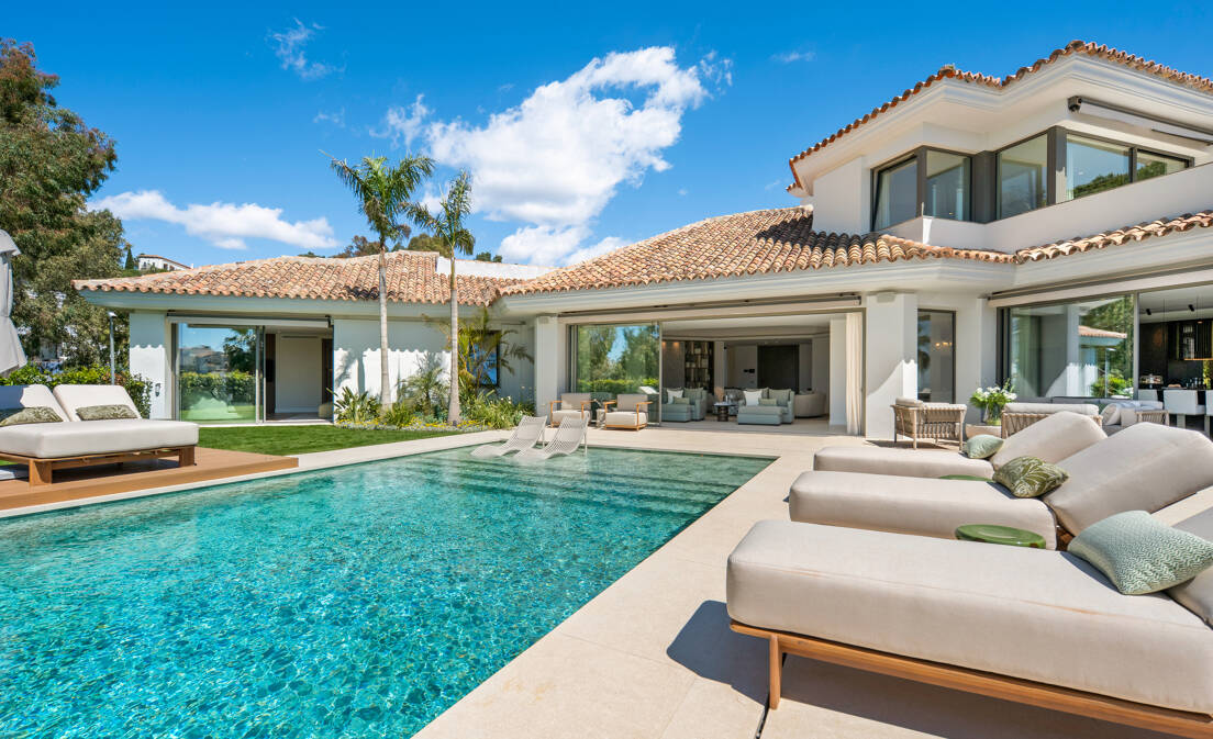 Villa exquisita con vistas abiertas al mar
